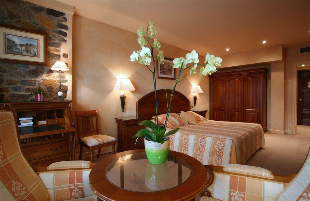 El Castell De Ciutat - Relais & Chateaux La Seu d'Urgell Bilik gambar