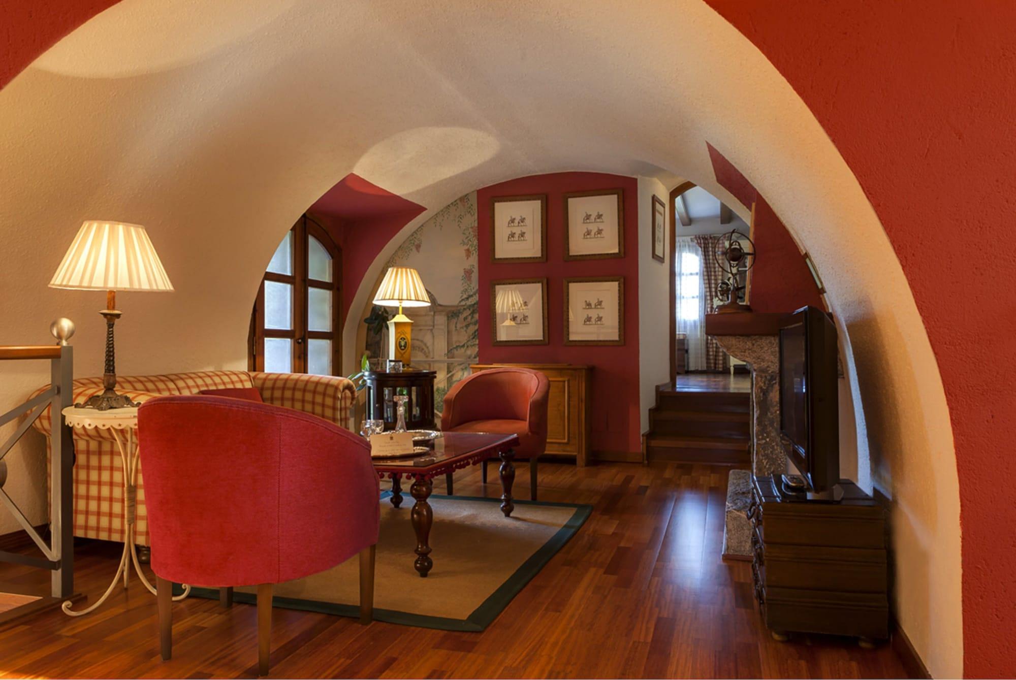 El Castell De Ciutat - Relais & Chateaux La Seu d'Urgell Luaran gambar