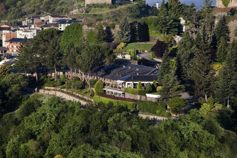 El Castell De Ciutat - Relais & Chateaux La Seu d'Urgell Luaran gambar